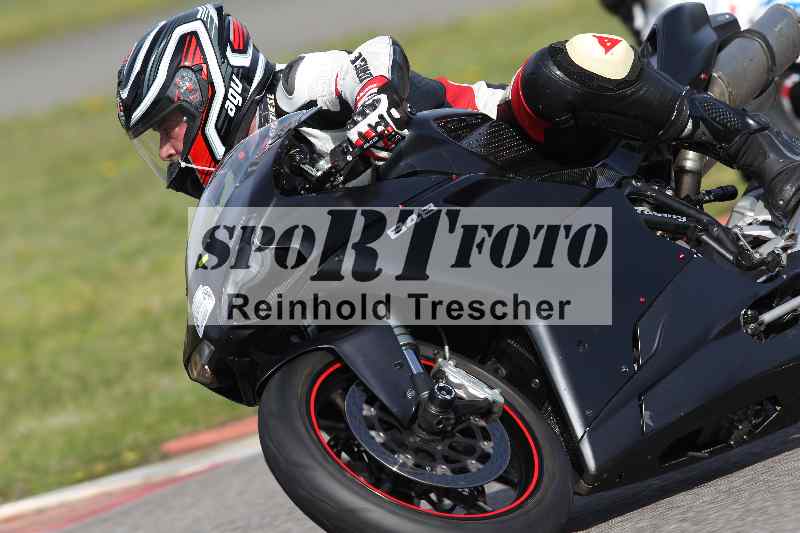 /Archiv-2023/06 10.04.2023 Moto Club Anneau du Rhin/Blanc-Novice/sans numéro-le matin